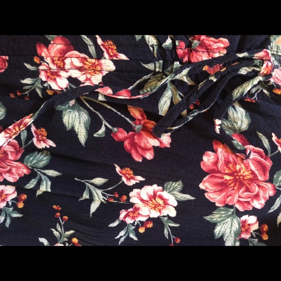 AMERICAN EAGLE FLORAL ROMPER - Picture 2 of 3